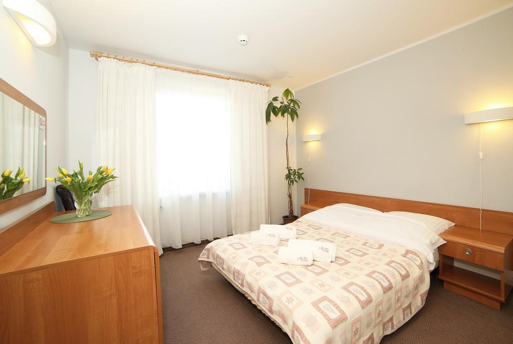 Hotel I Restauracja Abis ビストシツァ・クウォツカ エクステリア 写真